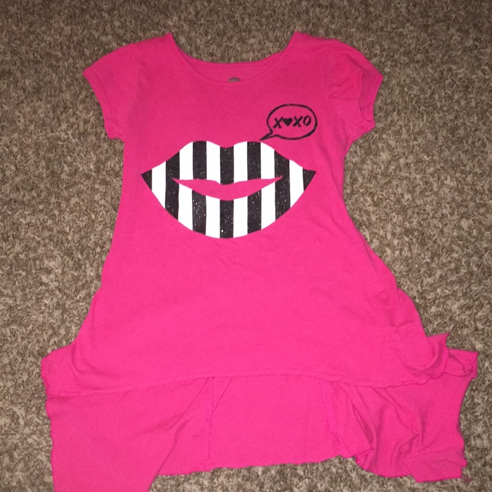 XOXO lip shirt sleeve shirt